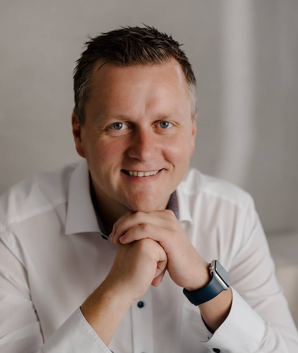 Portrait von Peter Vogt – Immobilienexperte mit Erfahrung, Persönlichkeit und Vertrauen