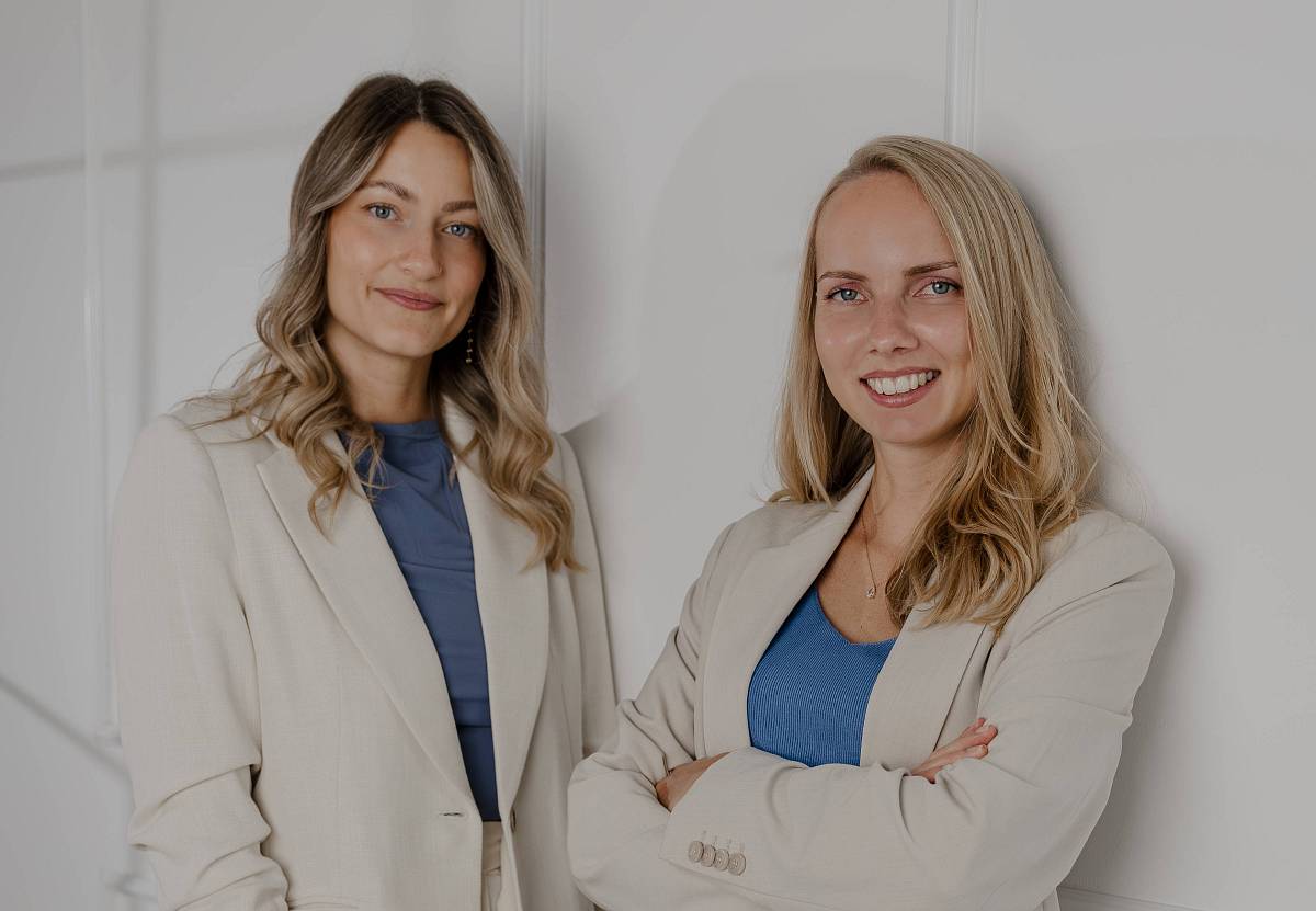 Porträt zweier Immobilienberaterinnen von Peter Vogt Immobilien als kompetente Ansprechpartnerinnen für Beratung und Investitionen