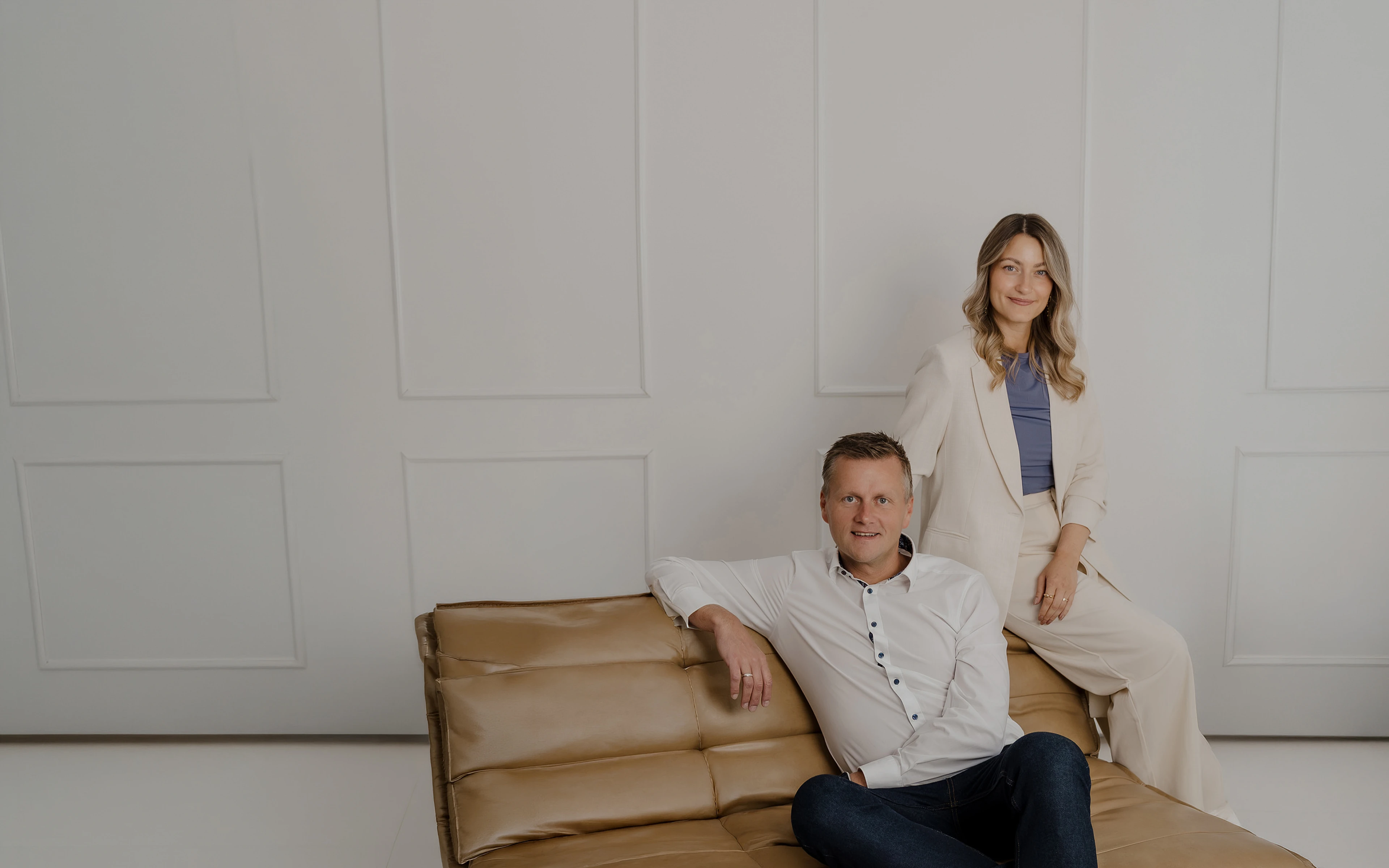 Peter Vogt mit Kollegin im Büro – persönliche Immobilienberatung für Haus und Wohnung in Bayreuth