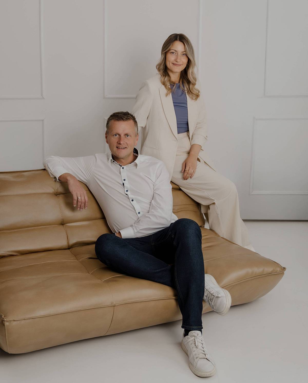 Peter Vogt mit Kollegin im Büro – persönliche Immobilienberatung in Bayreuth